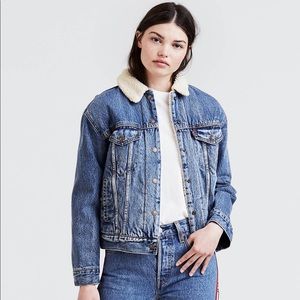 Medium Levi’s Ex-Boyfriend Sherpa Trucker Jacket